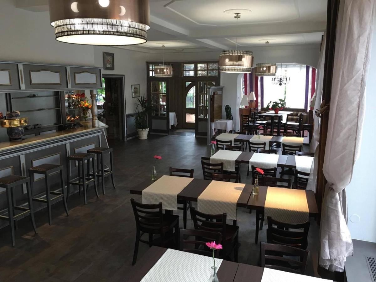 Hotel Restaurant Le Bristol Niederbronn-les-Bains Exterior foto